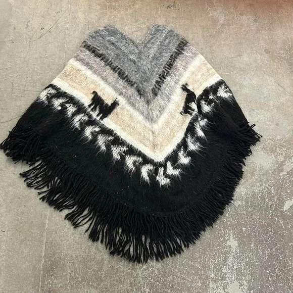 Alpaca wool  poncho - Picture 4 of 4